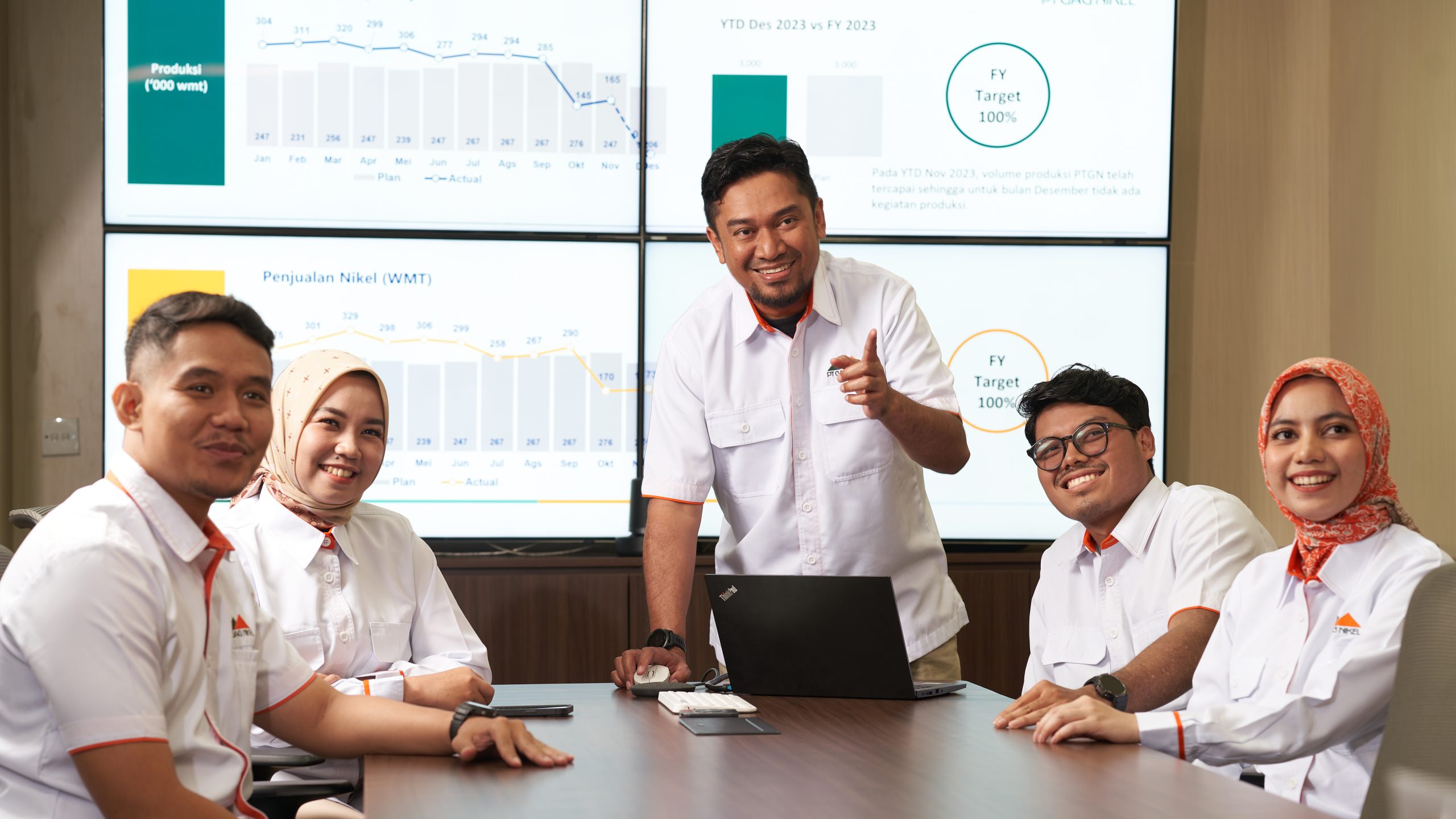 Suasana rapat di Kantor Pusat PT Gag Nikel